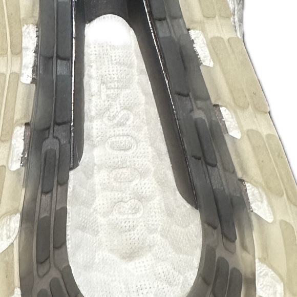 Adidas Ultraboost 22 👟 - Picture 4 of 4